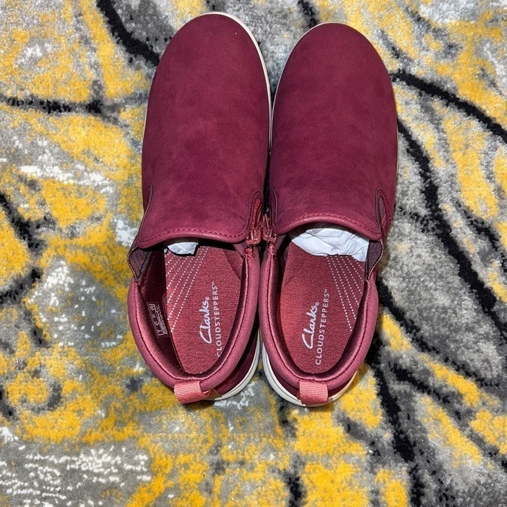 Clarks Women's burgundy Ankle Suede casual Booties Size 9.5M